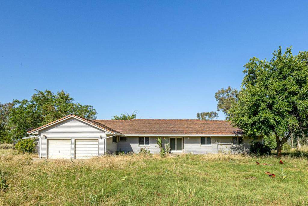3205 Fifield Road - Photo 1