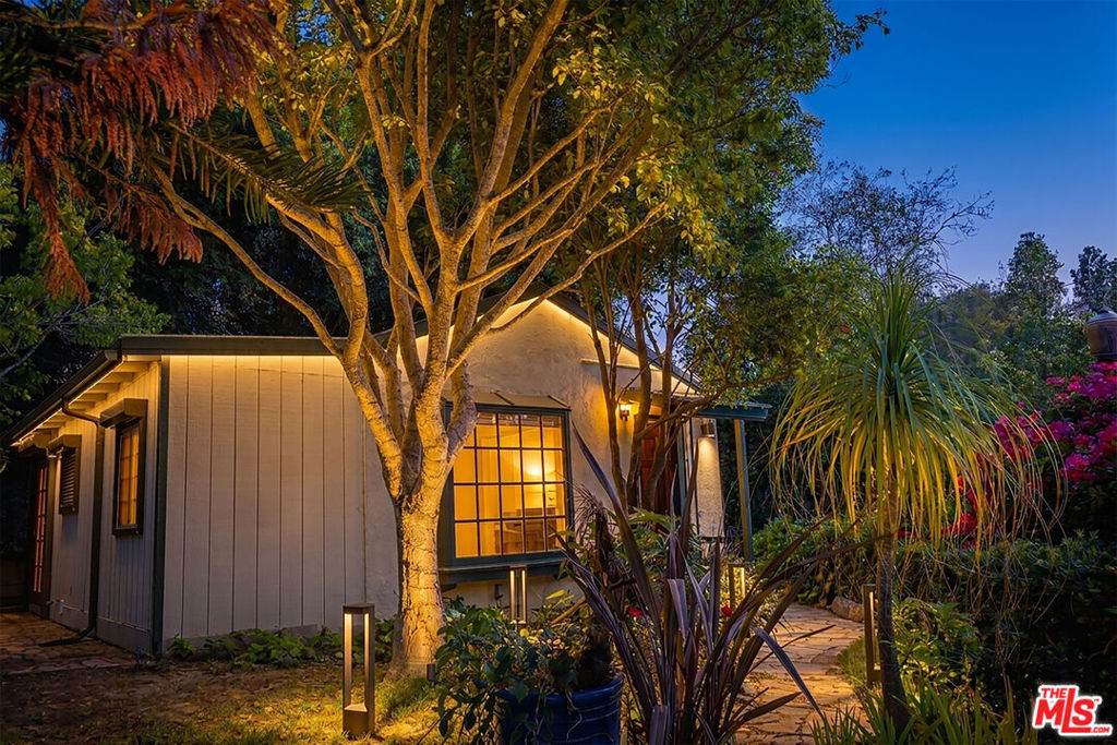 1418 Lindacrest Drive - Photo 1