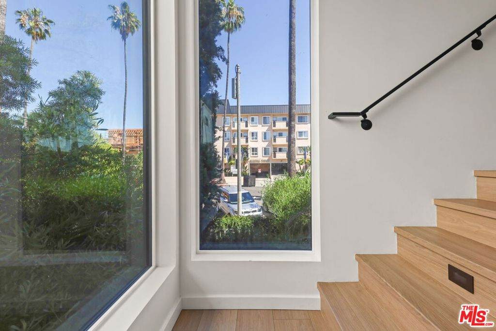 921 Mariposa Avenue - Photo 1