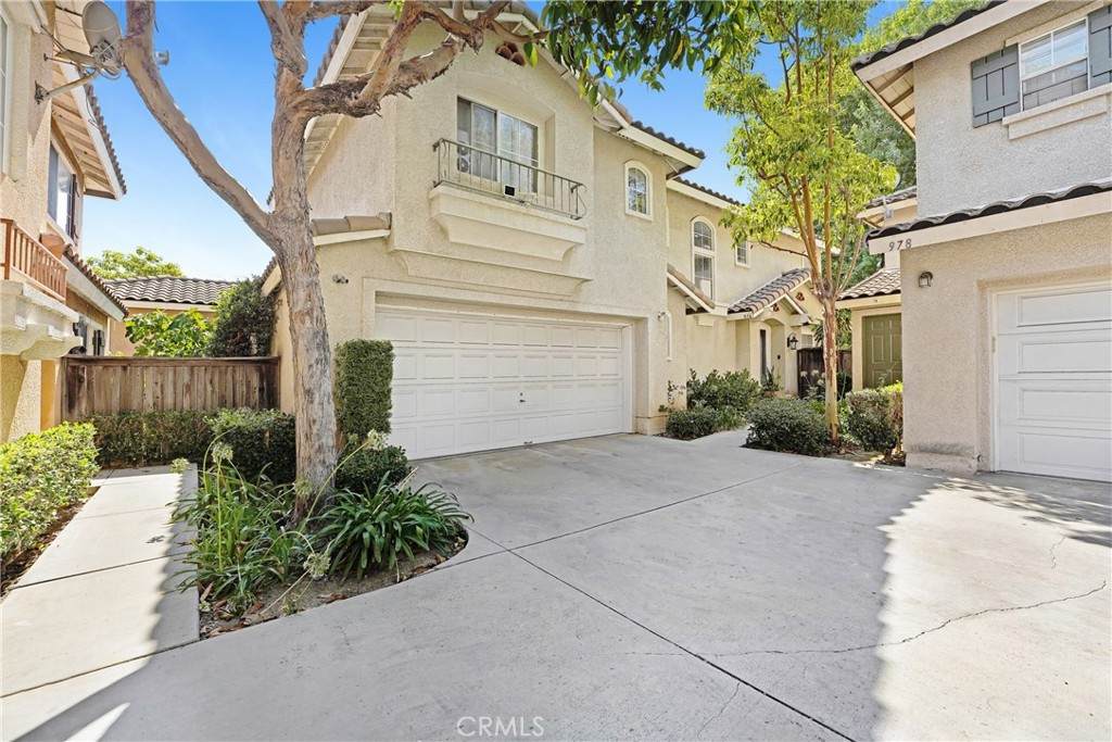 976 Baycrest Lane - Photo 1