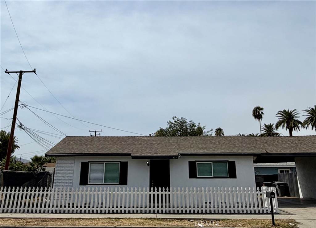 711 E Oakland - Photo 1