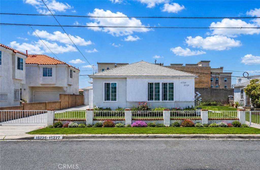 15725 La Salle Avenue - Photo 1