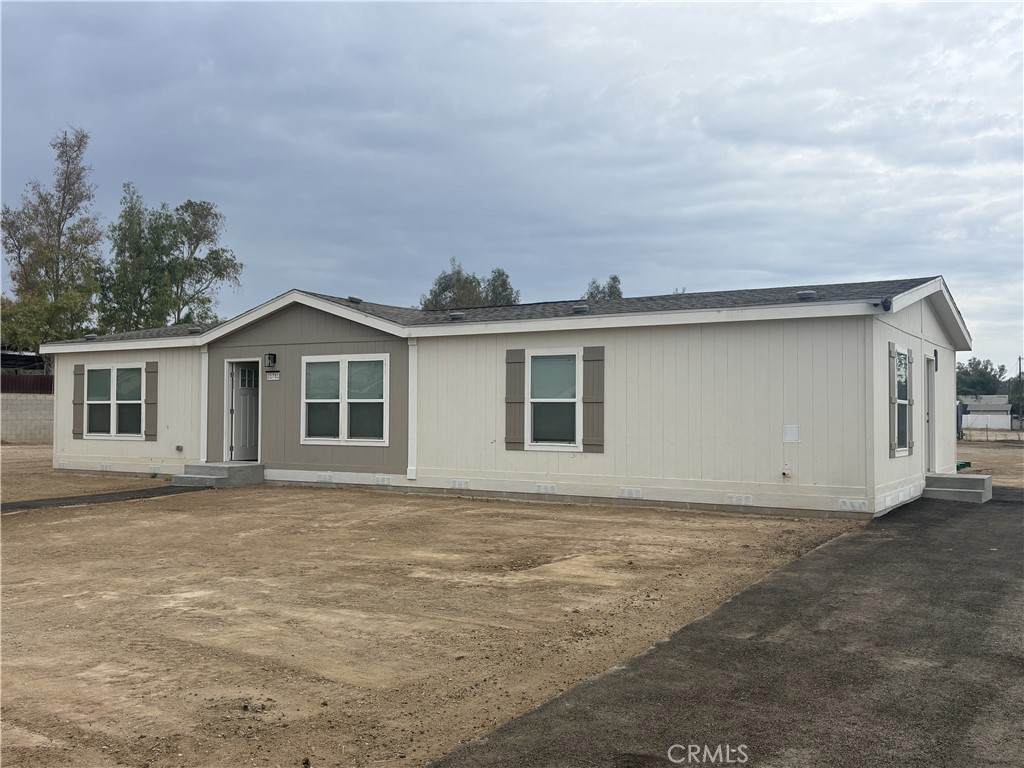 21781 Oakwood - Photo 1