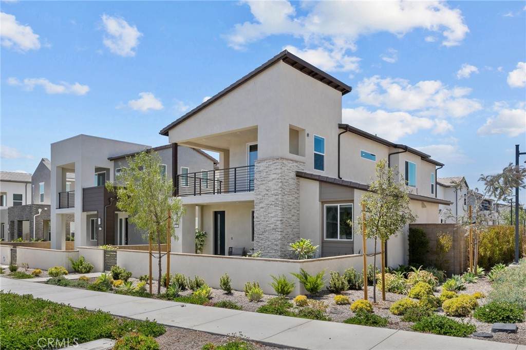 201 Longspur Dr - Photo 1