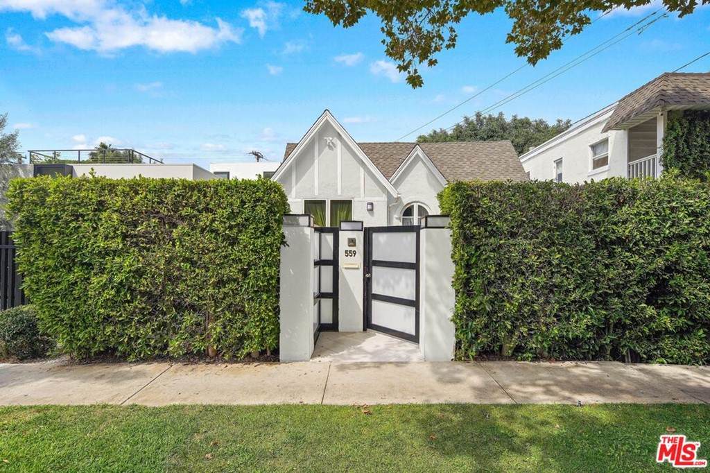 559 Huntley Drive - Photo 1
