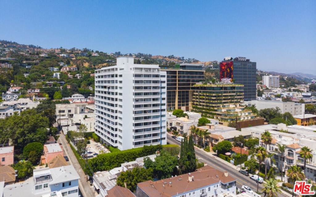 999 Doheny Drive - Photo 1