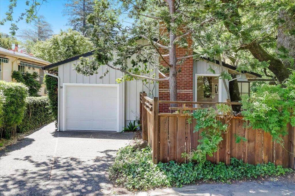 10 Lincoln Court - Photo 1