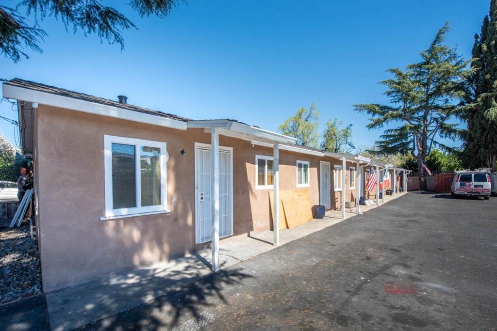 1555 Washington Street - Photo 1