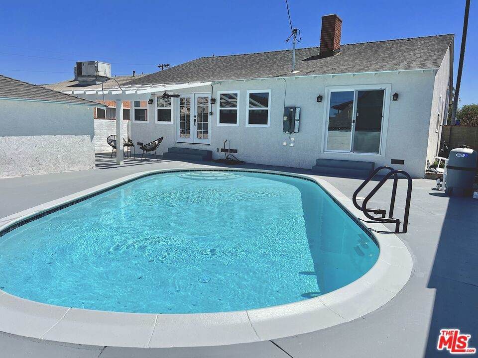 10823 Hobart Boulevard - Photo 1