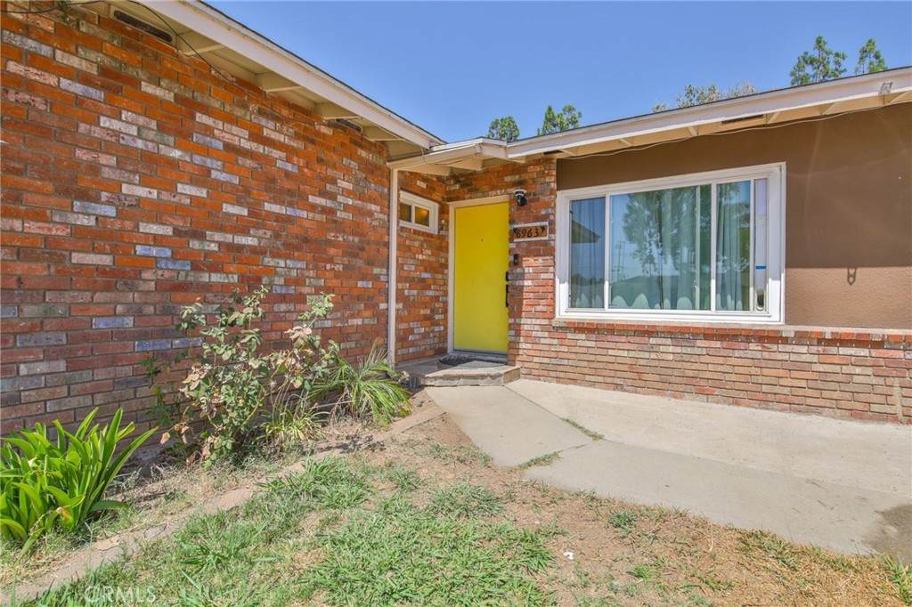 8963 Pembroke Avenue - Photo 1