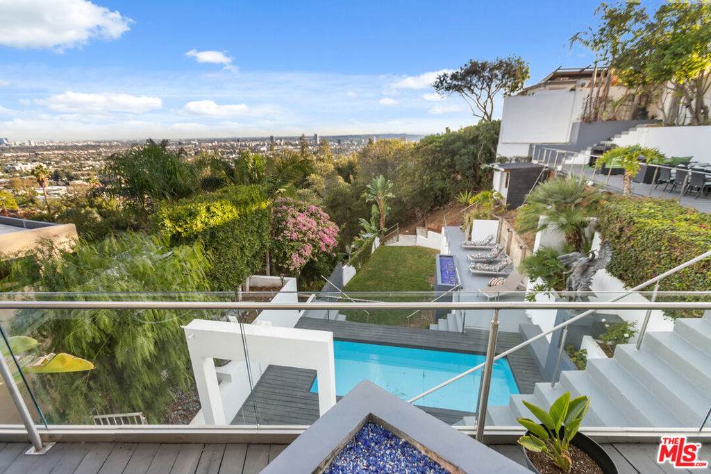 8380 Hollywood - Photo 1