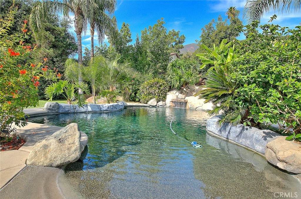 5048 Jadeite Avenue - Photo 1