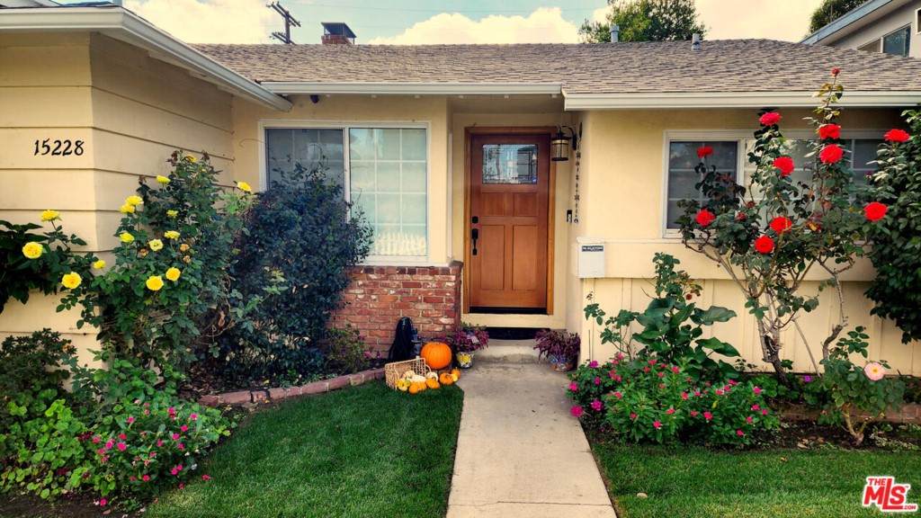 15228 Martha Street - Photo 1