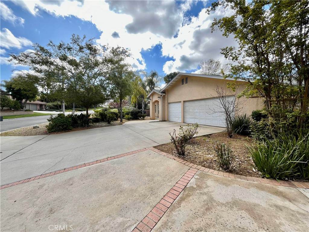1294 Muirfield Road - Photo 1
