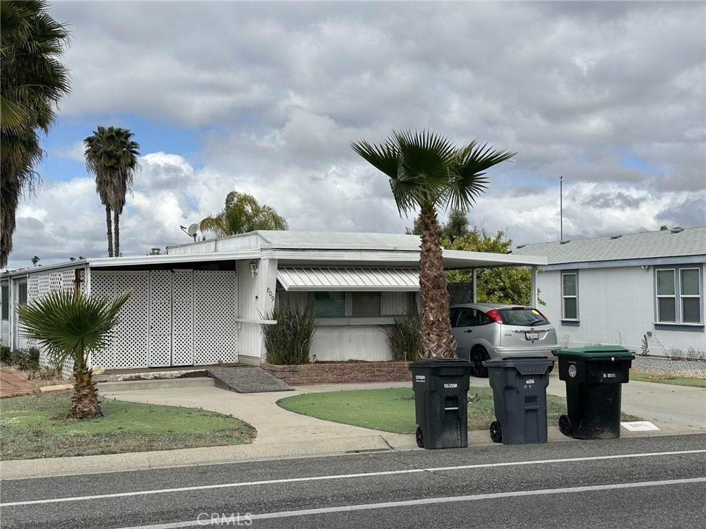 809 Palm Avenue - Photo 1