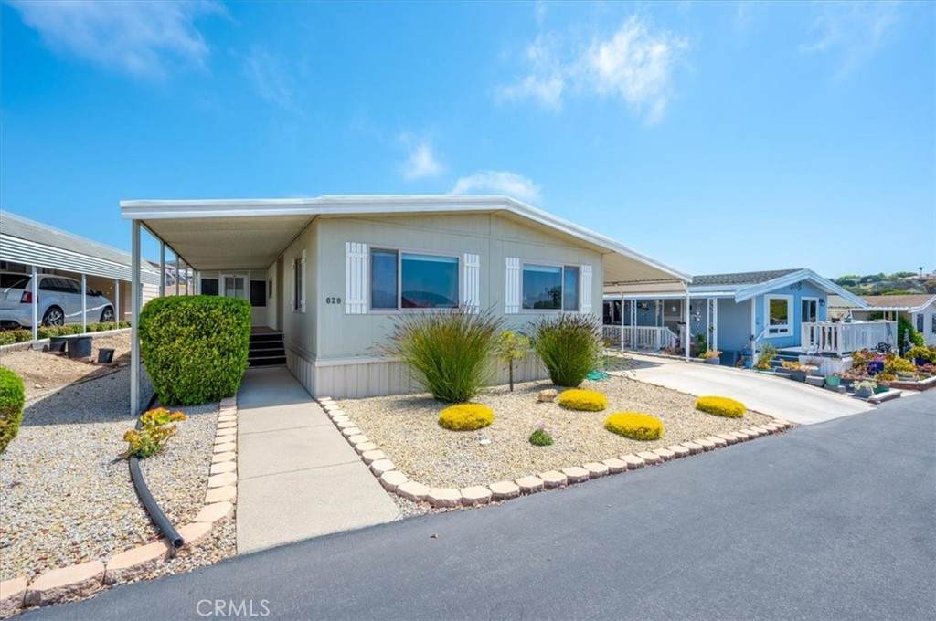 828 Glenoak Drive - Photo 1