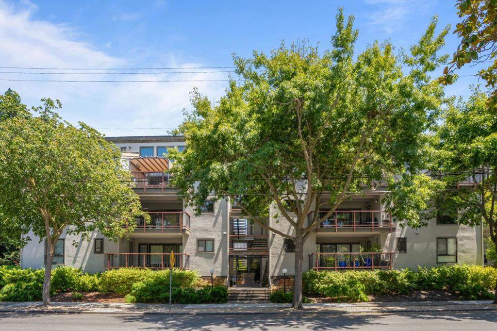 388 Everett Avenue - Photo 1