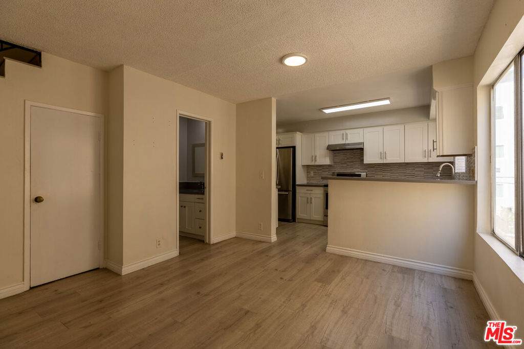 1418 Bentley Avenue - Photo 1