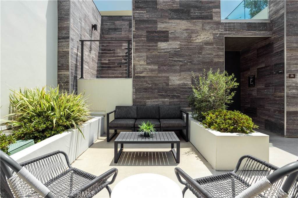 380 Cordova Street - Photo 1