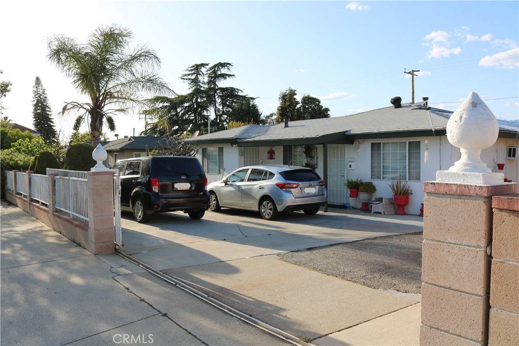 1021 Badillo - Photo 1