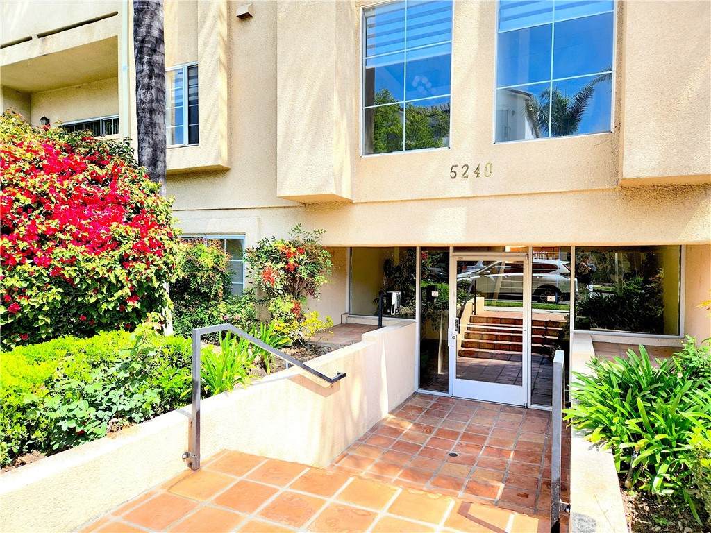 5240 Vantage Avenue - Photo 1