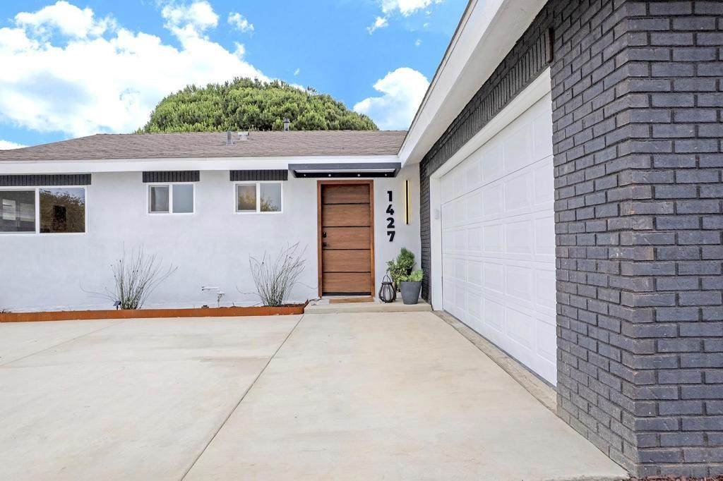 1427 Signal Ave - Photo 1