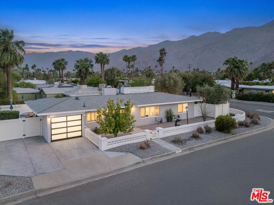 1399 Tamarisk Road - Photo 1