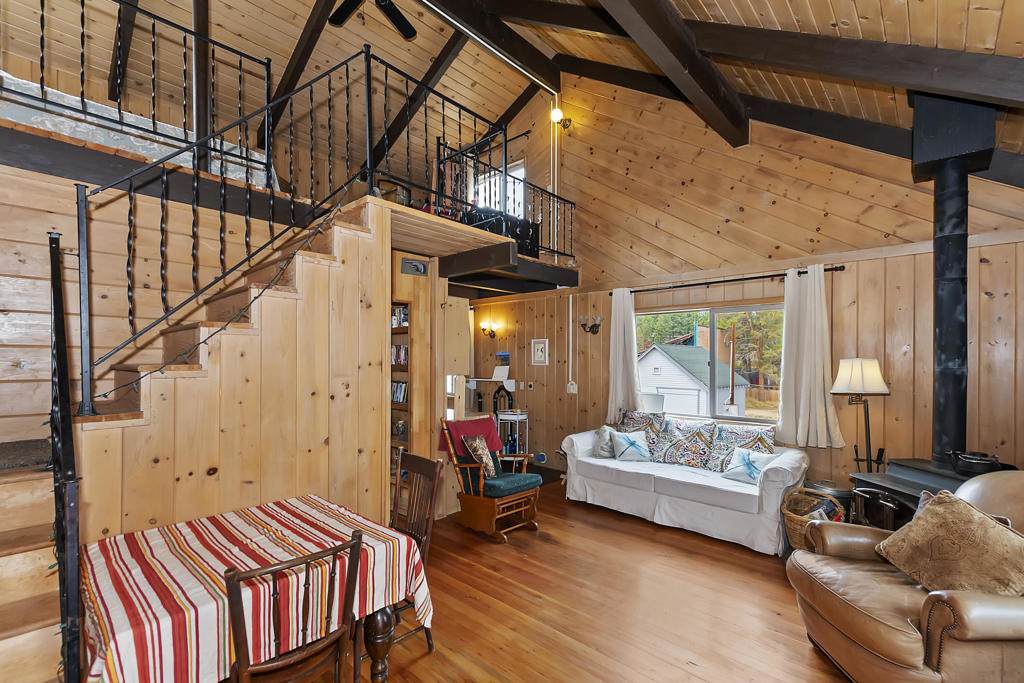 102 Country Club Boulevard - Photo 1