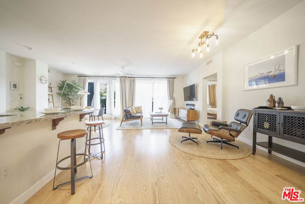 629 Traction Avenue - Photo 1