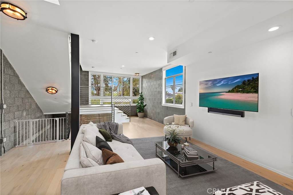 4151 Redwood Avenue - Photo 1