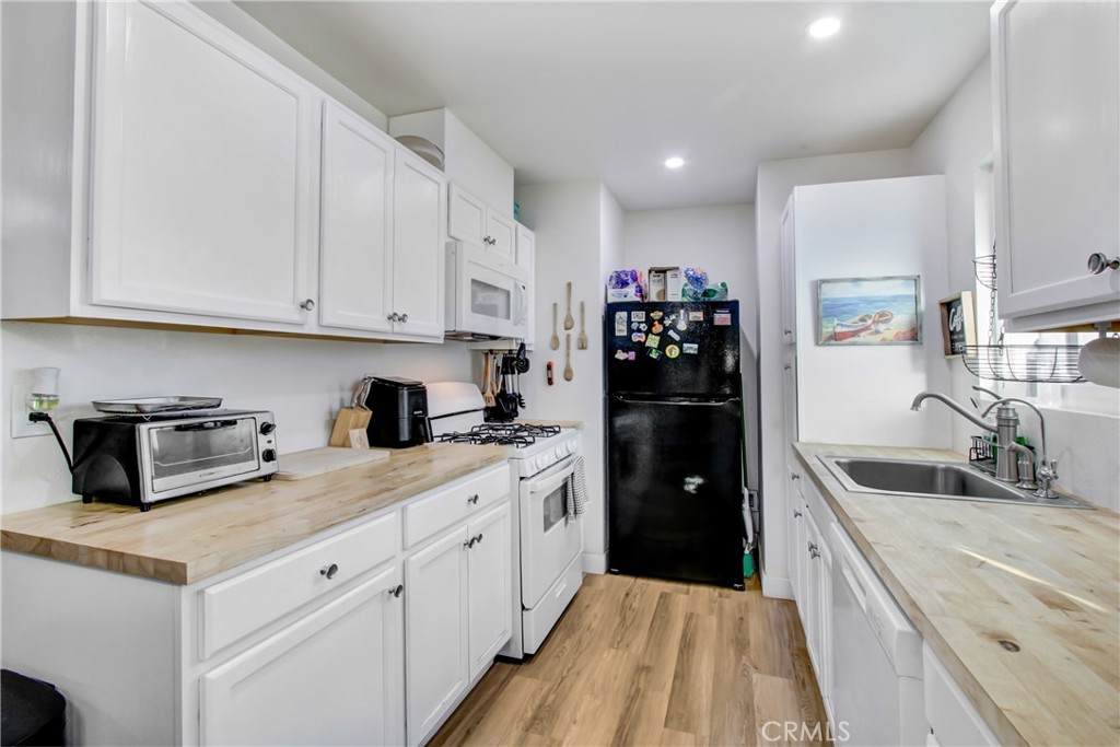 33124 Churchill Street - Photo 1