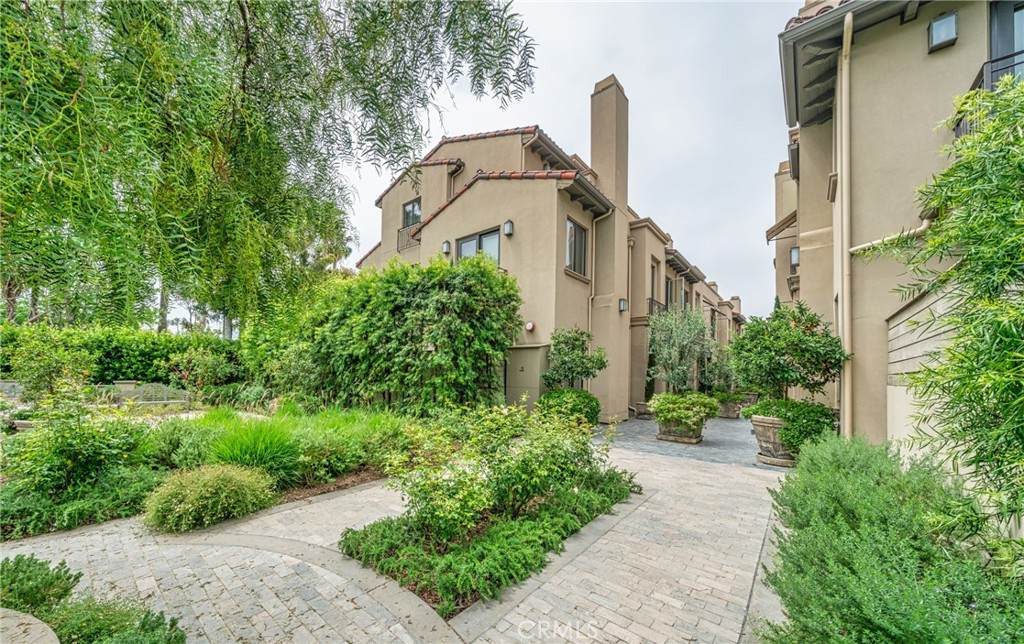 823 Bundy Drive - Photo 1