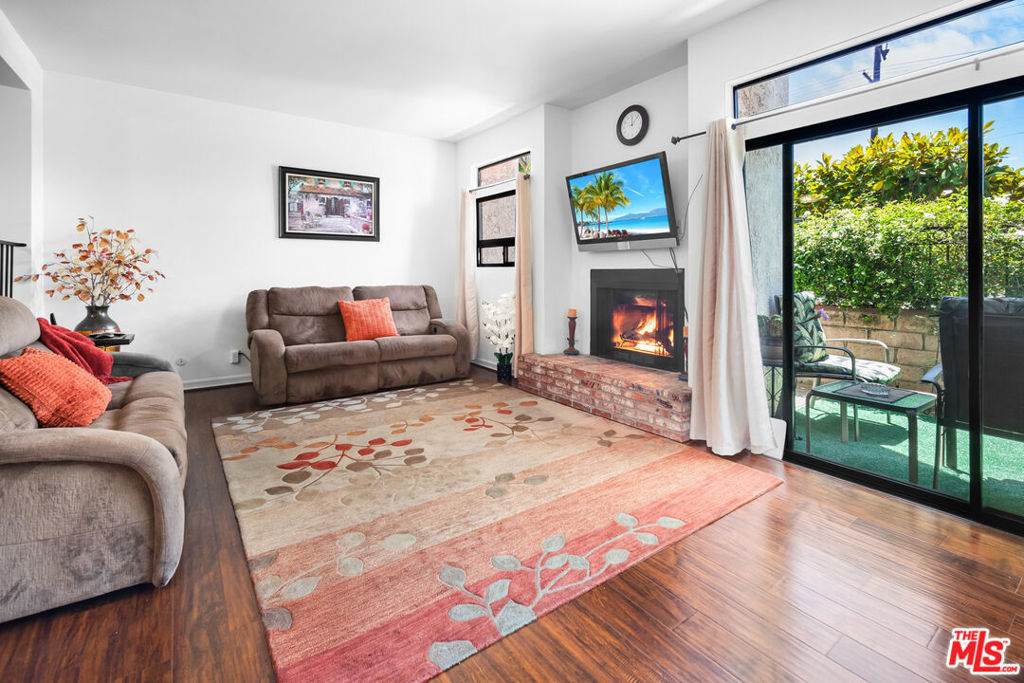 11911 Magnolia Boulevard - Photo 1