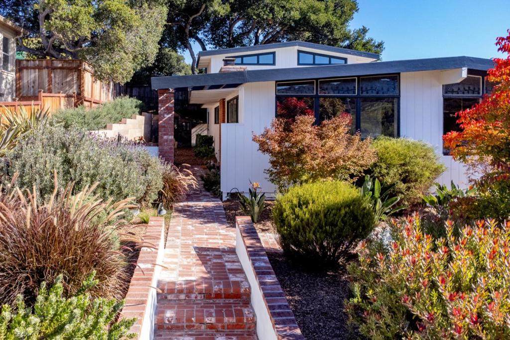 831 Arlington Place - Photo 1