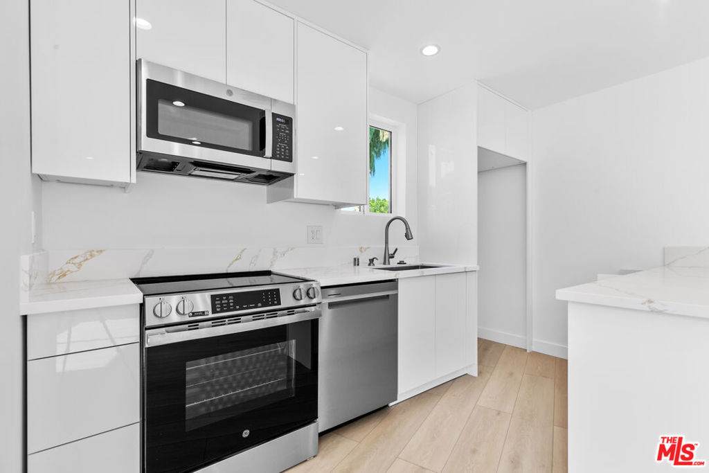 10941 Christine Way - Photo 1