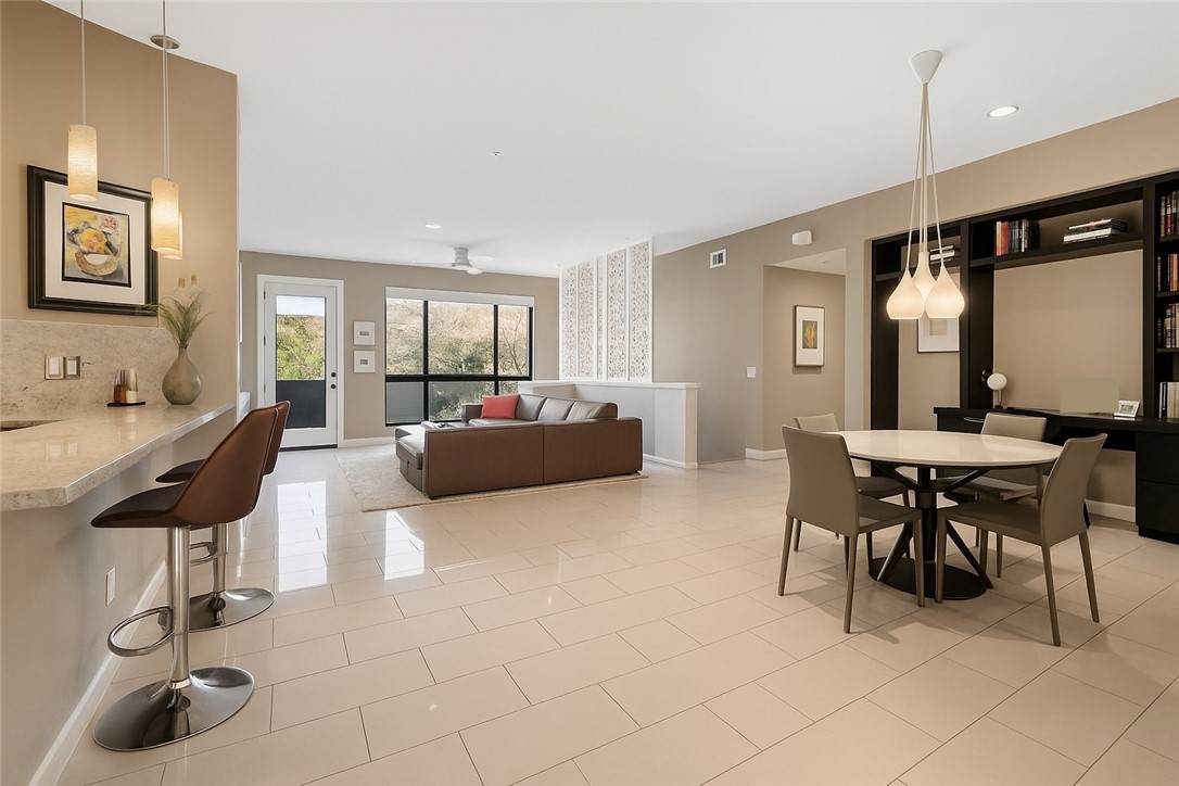 402 Rockefeller - Photo 1