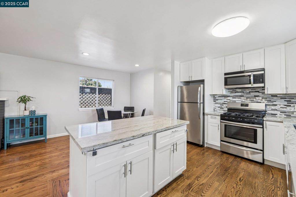 2110 2110 Hellings Avenue - Photo 1