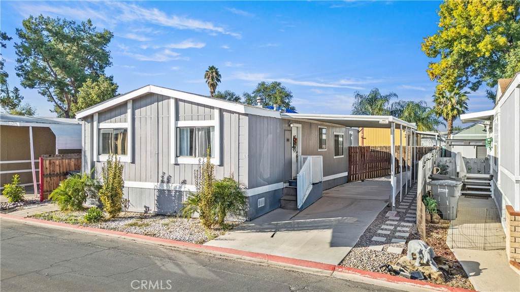 350 San Jacinto Avenue - Photo 1