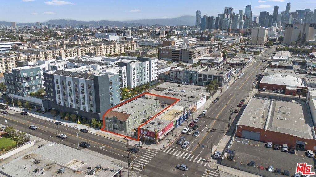 225 Adams Boulevard - Photo 1