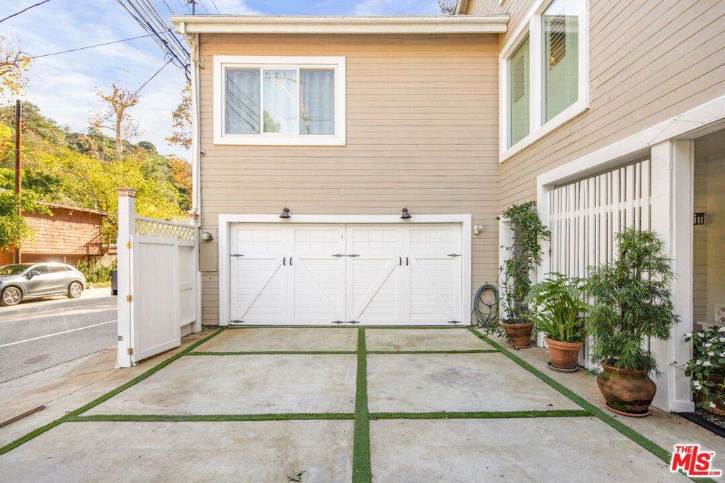 1647 Beverly Glen Boulevard - Photo 1