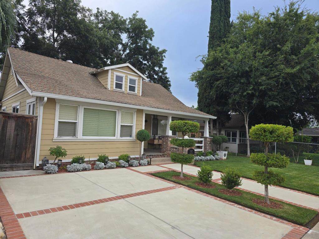 1127 Grand Ave - Photo 1