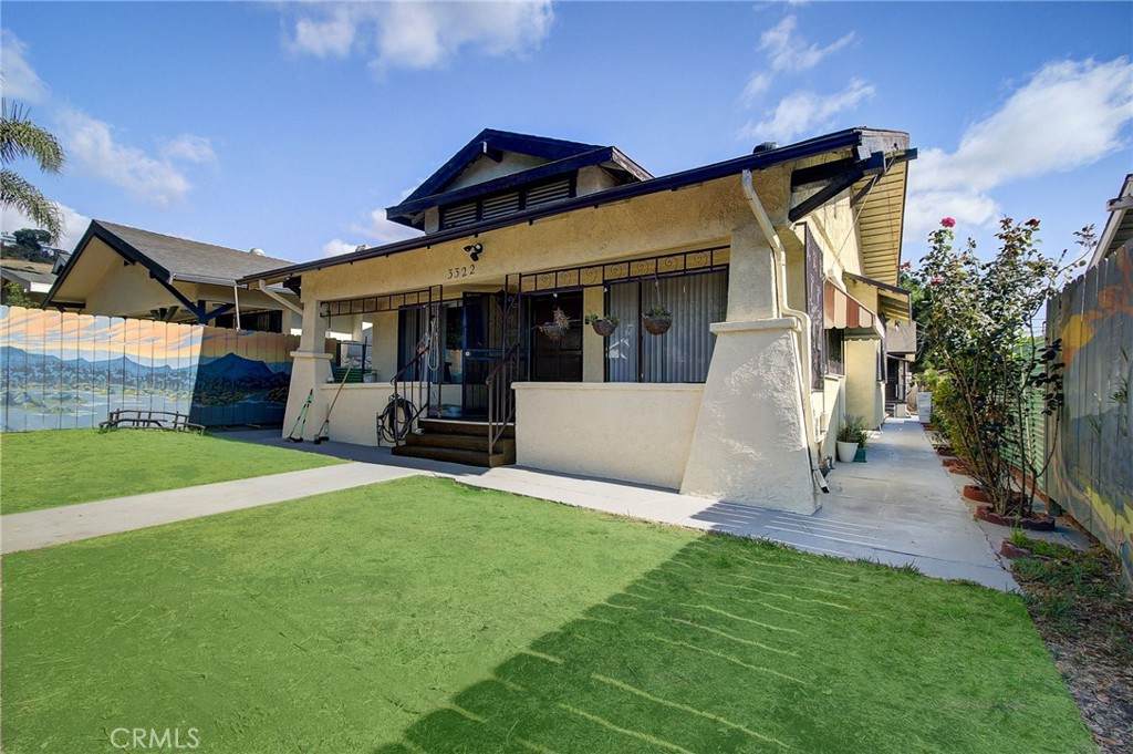 3322 Maceo - Photo 1