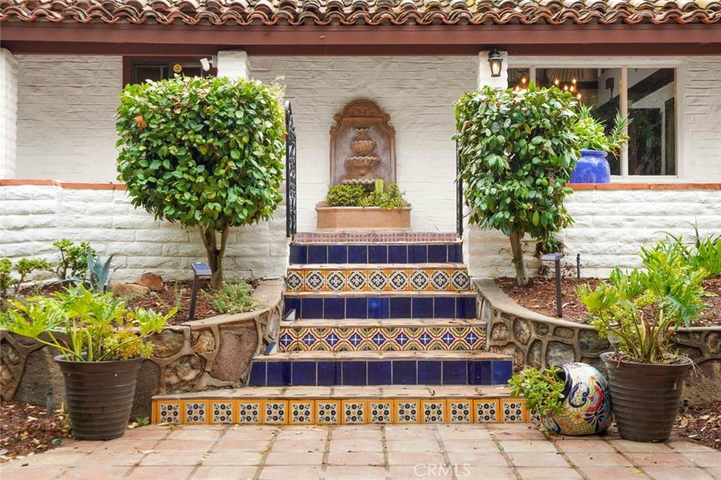 11550 Old Castle - Photo 1