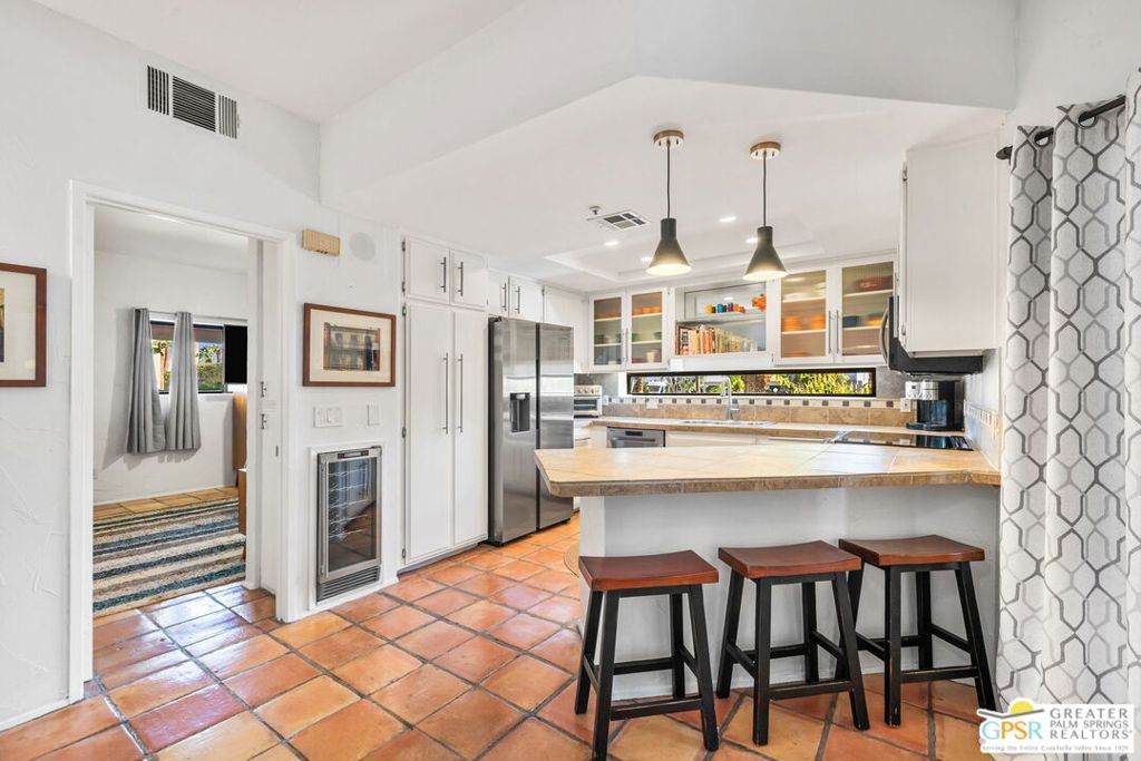 255 Avenida Caballeros - Photo 1