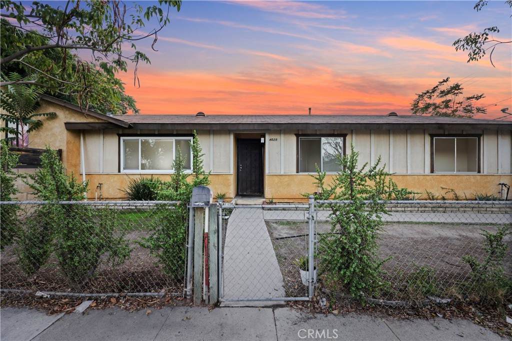 402 Howard - Photo 1