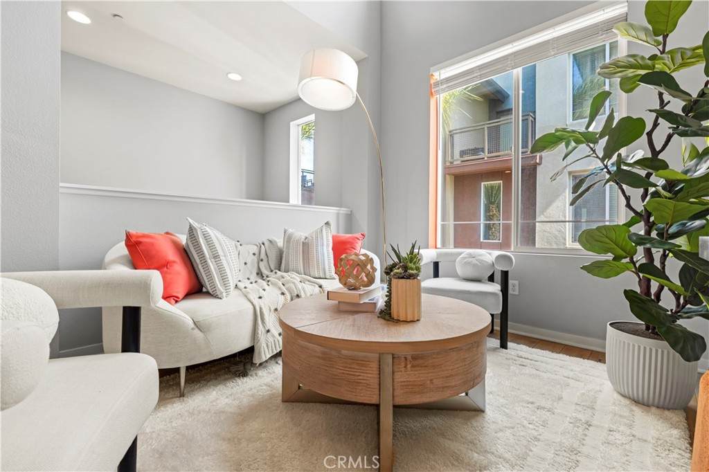 543 Rockefeller - Photo 1