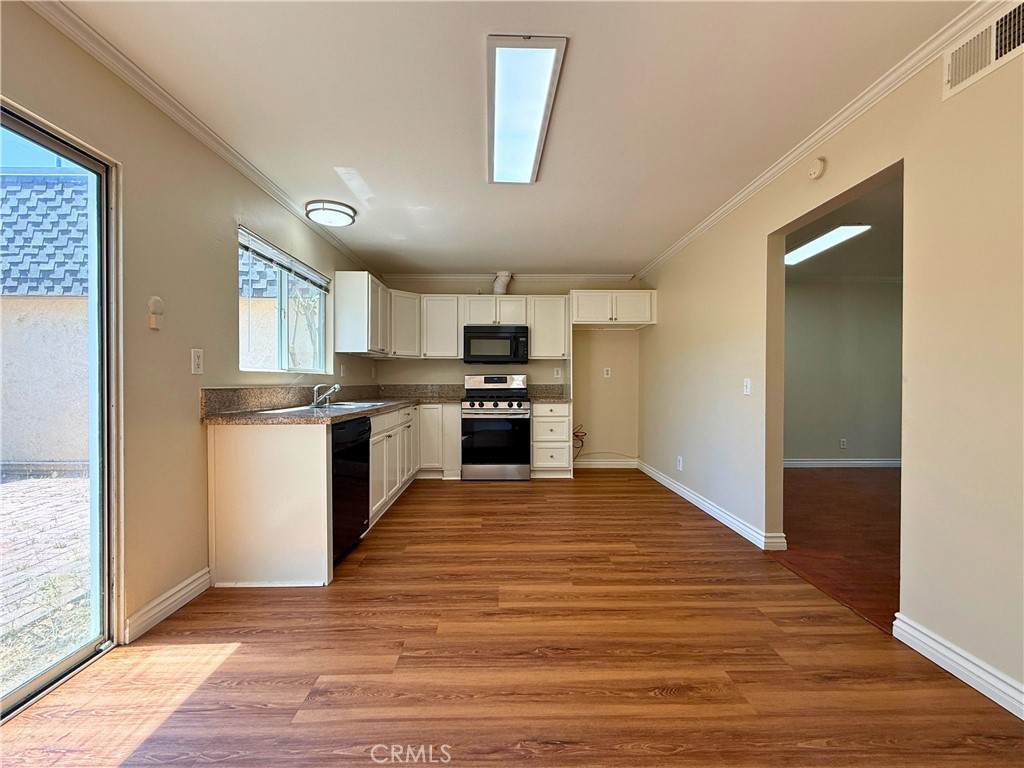 6511 Wystone Avenue - Photo 1
