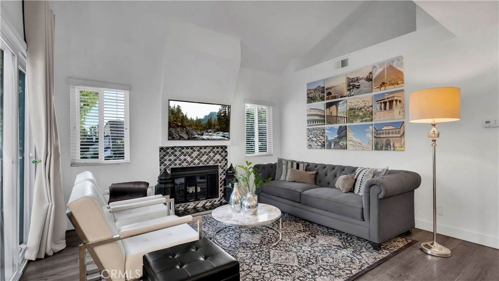 125 Briarglen - Photo 1
