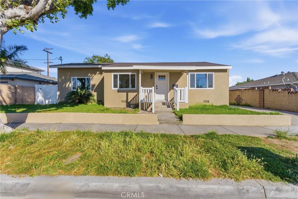608 Davis - Photo 1