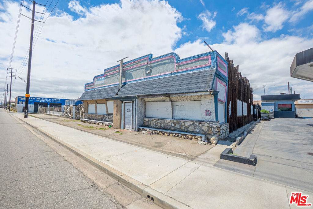 1723 Anaheim Street - Photo 1